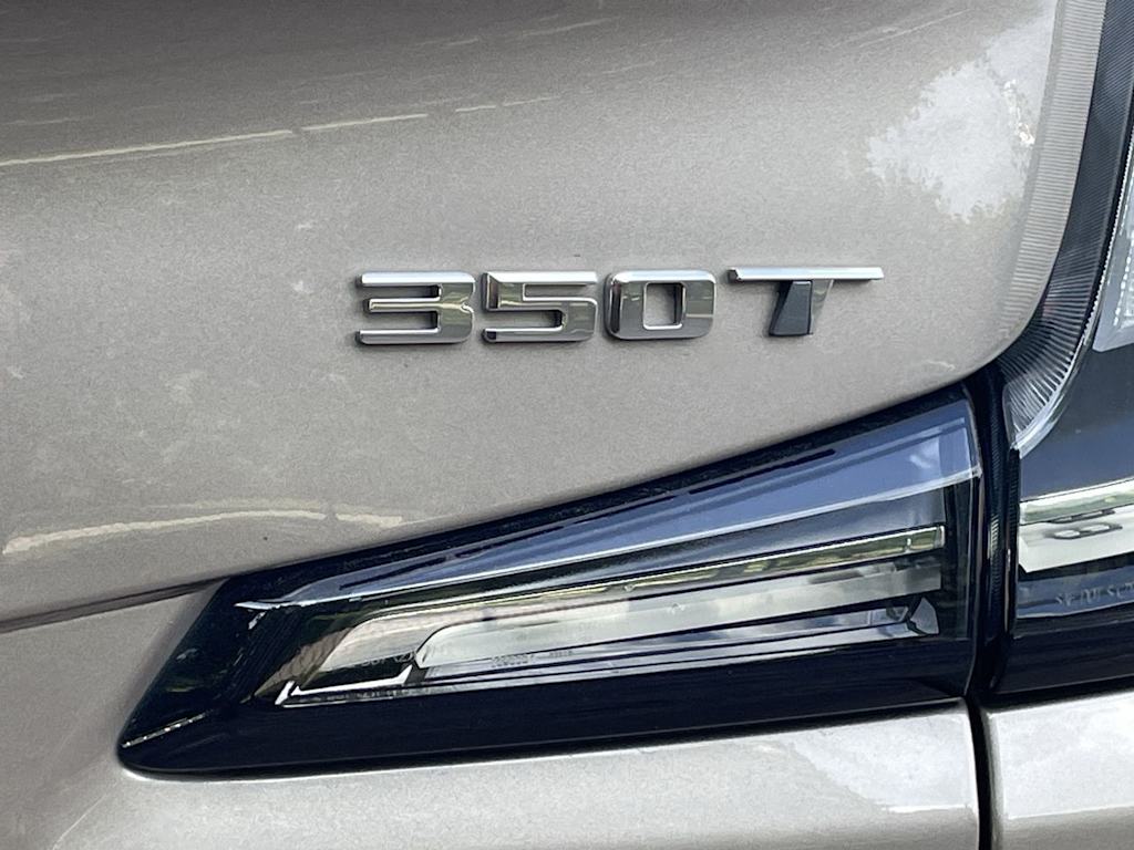 Thumbnail: 2024 Cadillac XT4 - 42