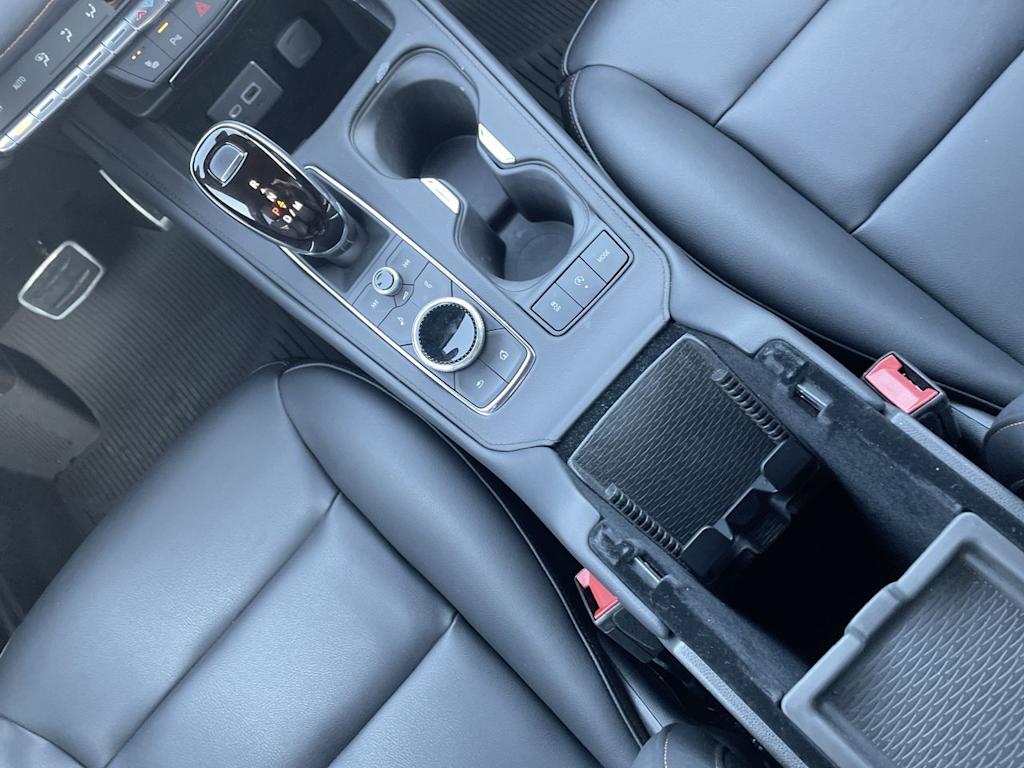 Thumbnail: 2023 Cadillac XT4 - 14