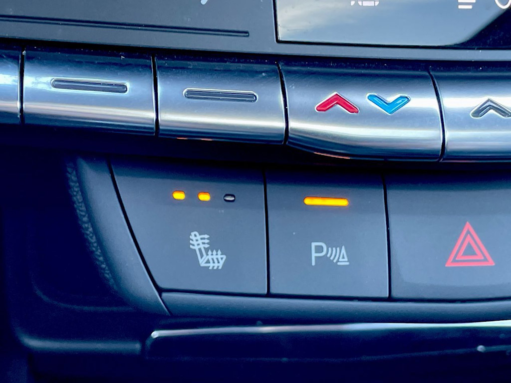 Thumbnail: 2023 Cadillac XT4 - 31