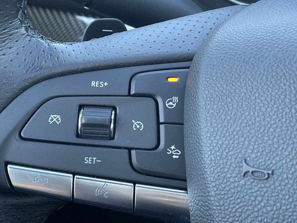 Thumbnail: 2023 Cadillac XT4 - 32