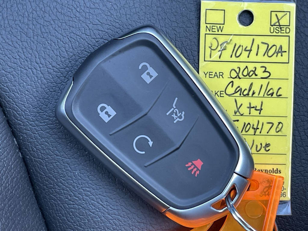 Thumbnail: 2023 Cadillac XT4 - 16