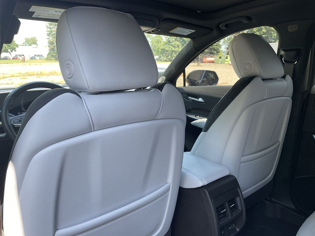 Thumbnail: 2024 Cadillac XT4 - 27