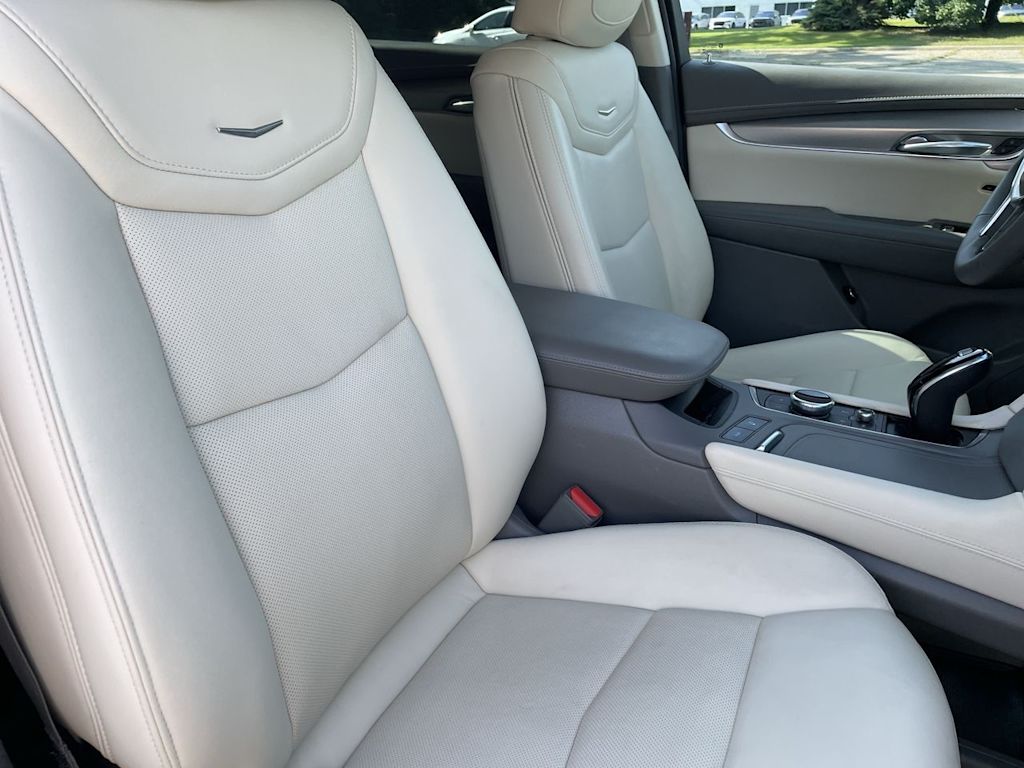 Thumbnail: 2022 Cadillac XT5 - 12