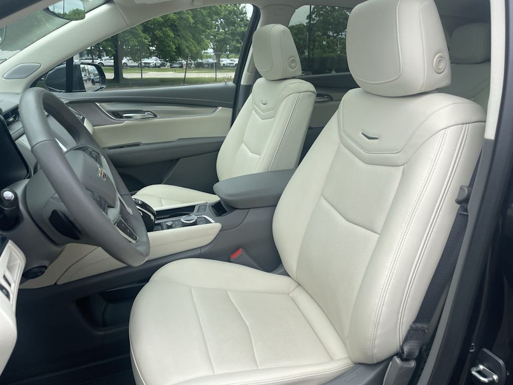 Thumbnail: 2023 Cadillac XT5 - 10
