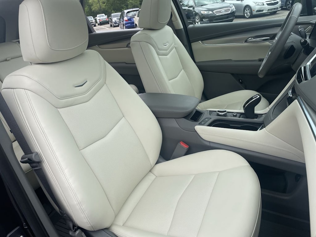 Thumbnail: 2023 Cadillac XT5 - 11