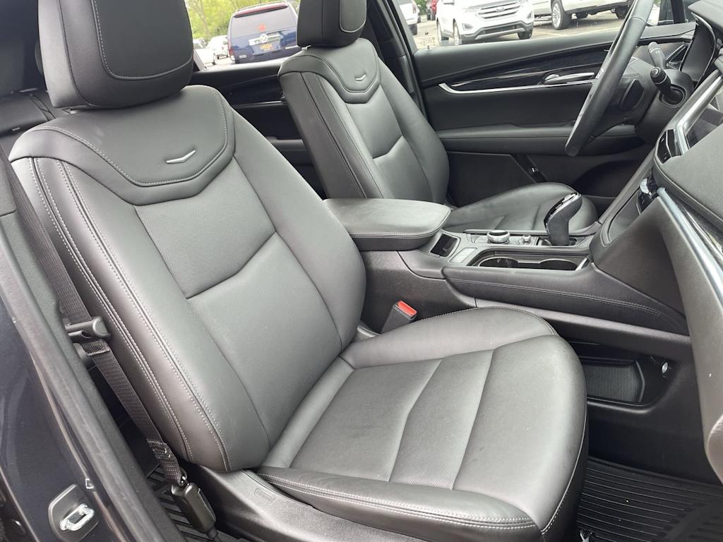 Thumbnail: 2023 Cadillac XT5 - 10