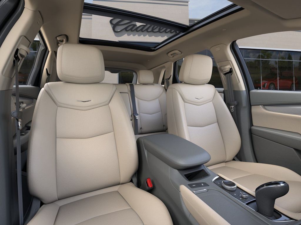 Thumbnail: 2026 Cadillac XT5 - 8