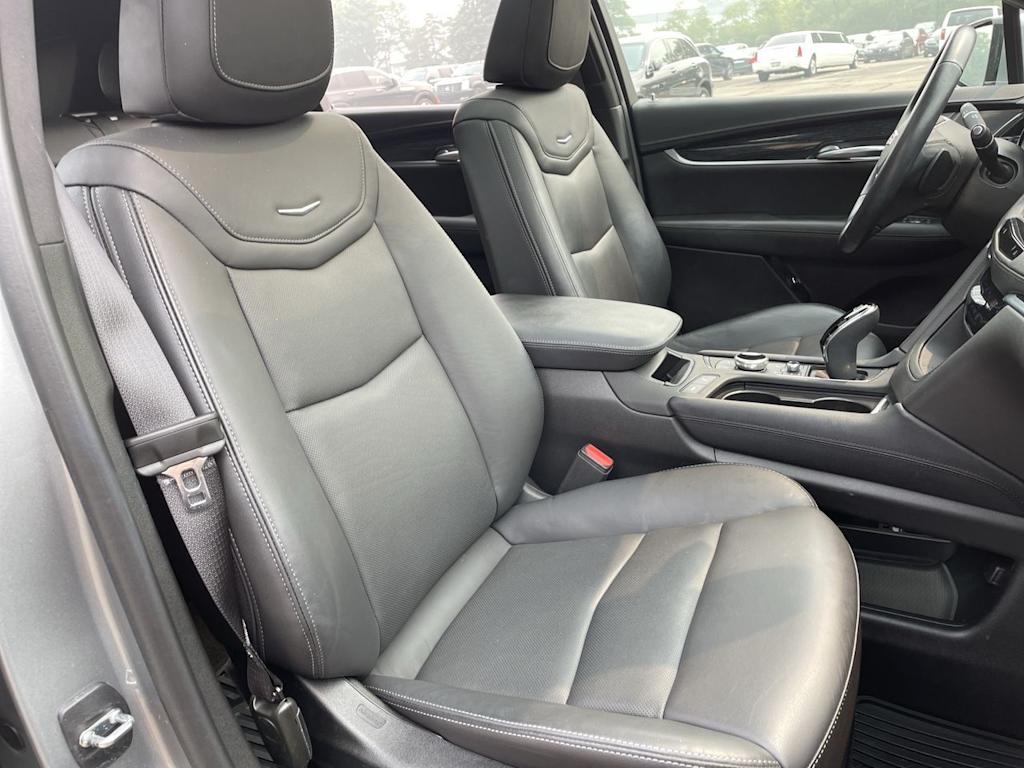 Thumbnail: 2023 Cadillac XT5 - 10