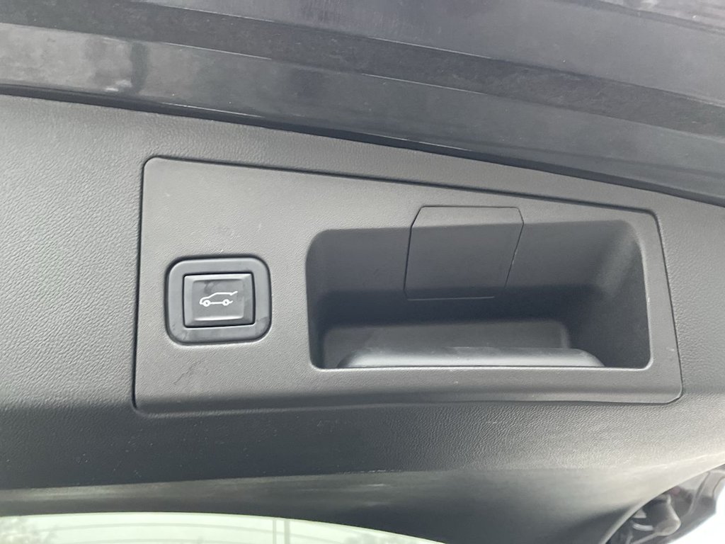 Thumbnail: 2023 Cadillac XT5 - 26