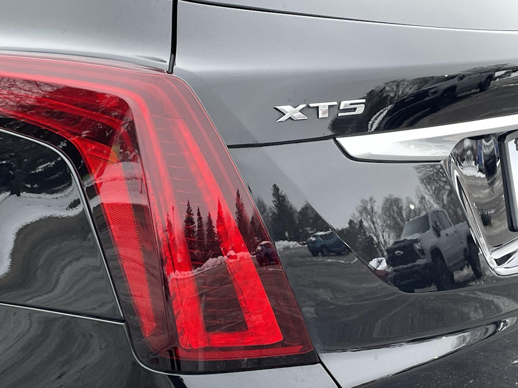 Thumbnail: 2023 Cadillac XT5 - 40