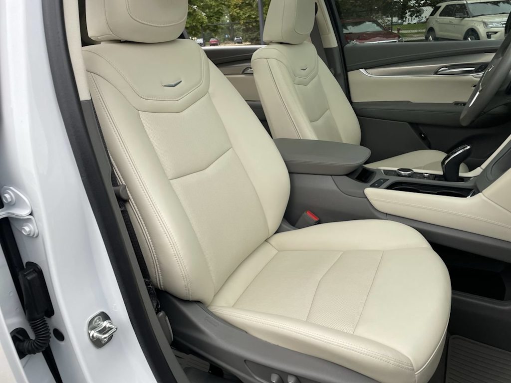 Thumbnail: 2025 Cadillac XT5 - 11