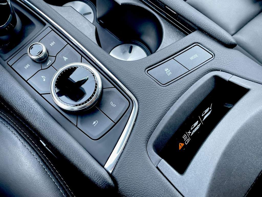 Thumbnail: 2024 Cadillac XT5 - 35