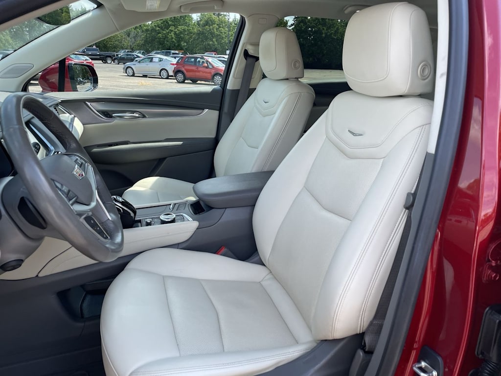 Thumbnail: 2021 Cadillac XT5 - 9