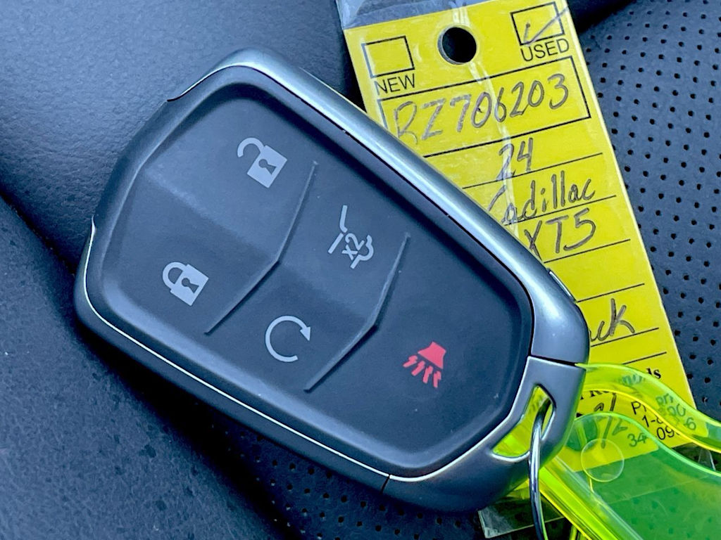 Thumbnail: 2024 Cadillac XT5 - 16