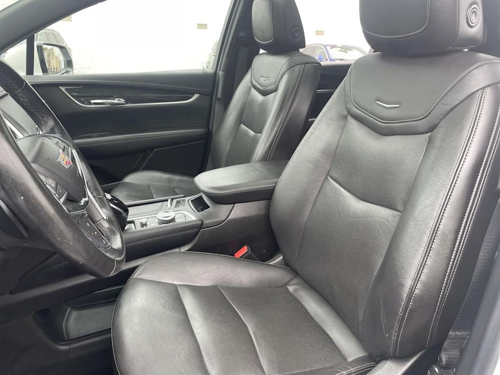 Thumbnail: 2021 Cadillac XT5 - 10