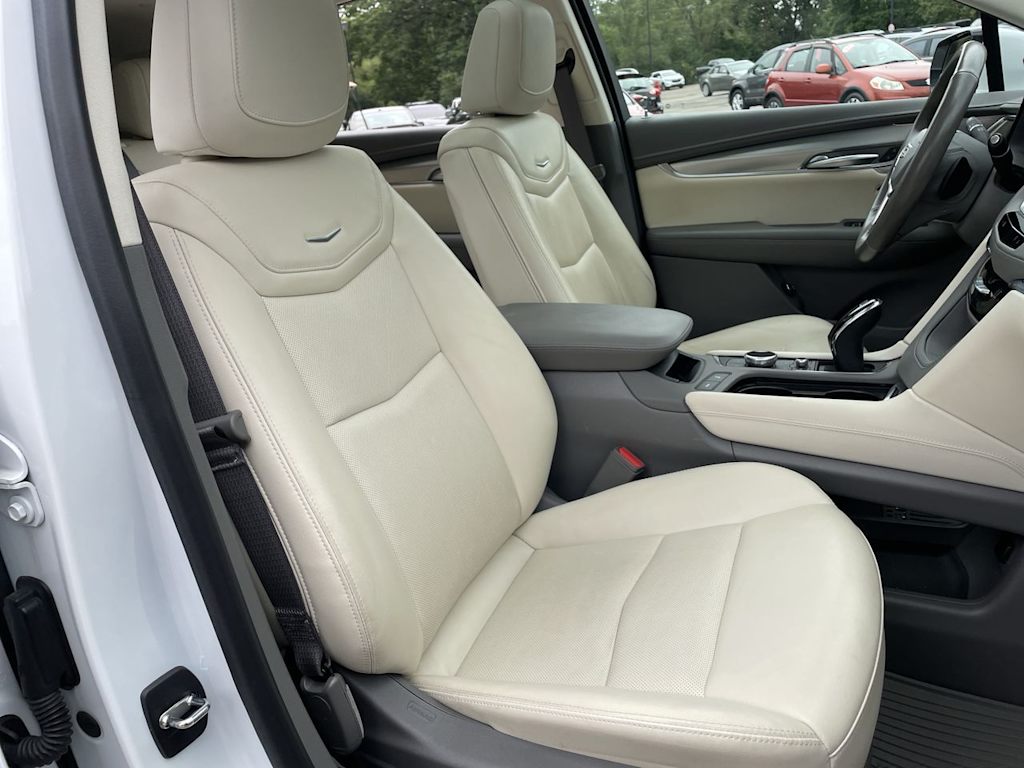 Thumbnail: 2023 Cadillac XT5 - 10