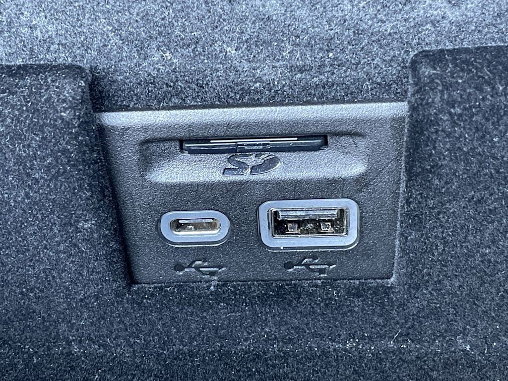 Thumbnail: 2024 Cadillac XT5 - 32