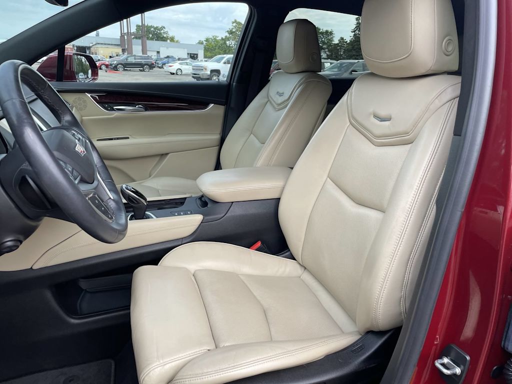 Thumbnail: 2017 Cadillac XT5 - 9
