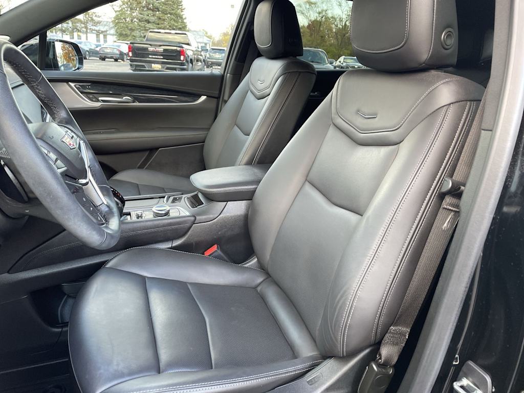 Thumbnail: 2023 Cadillac XT5 - 10