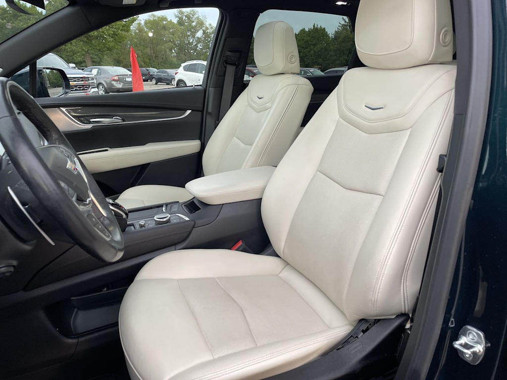 Thumbnail: 2024 Cadillac XT5 - 9