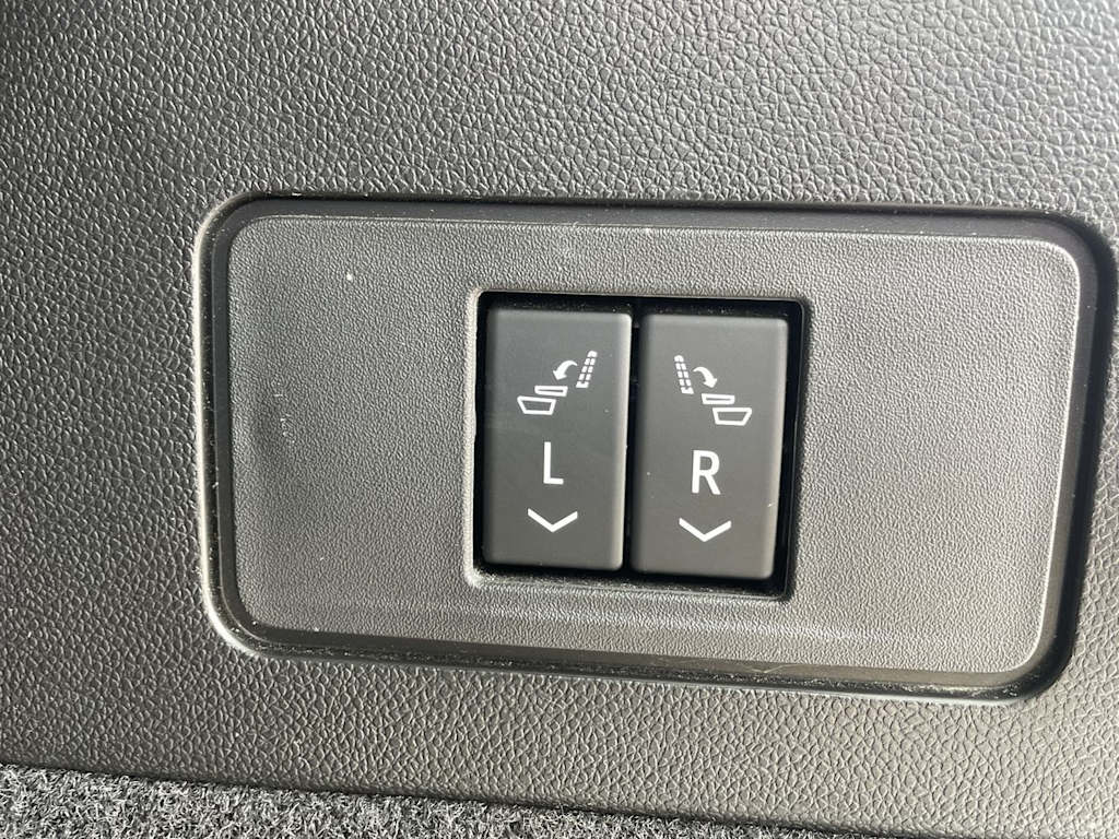 Thumbnail: 2024 Cadillac XT6 - 26