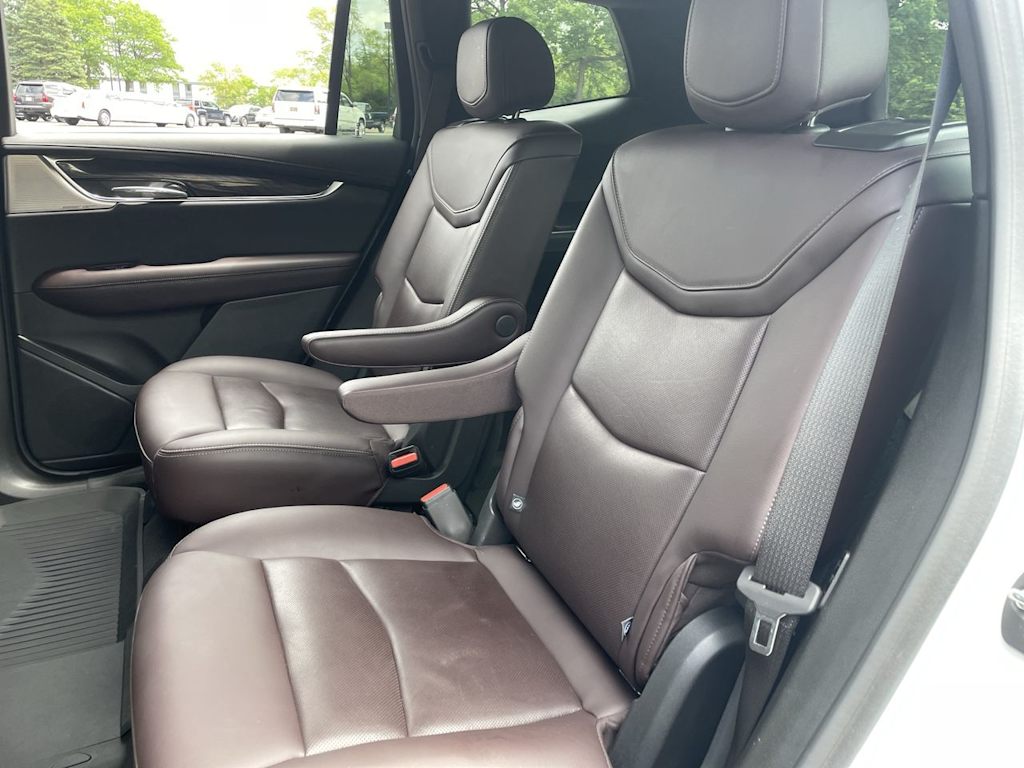 Thumbnail: 2022 Cadillac XT6 - 28