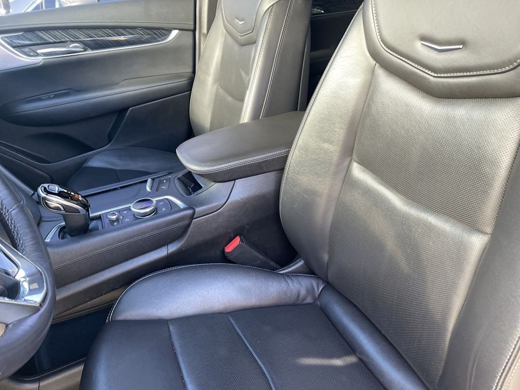 Thumbnail: 2023 Cadillac XT6 - 10
