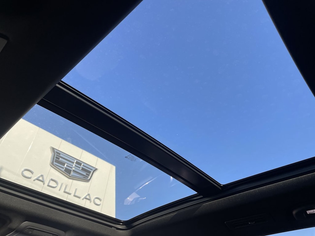 Thumbnail: 2023 Cadillac XT6 - 31