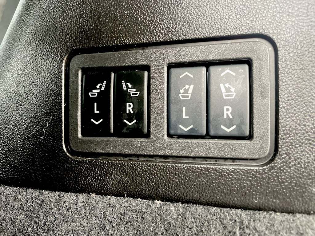 Thumbnail: 2024 Cadillac XT6 - 28