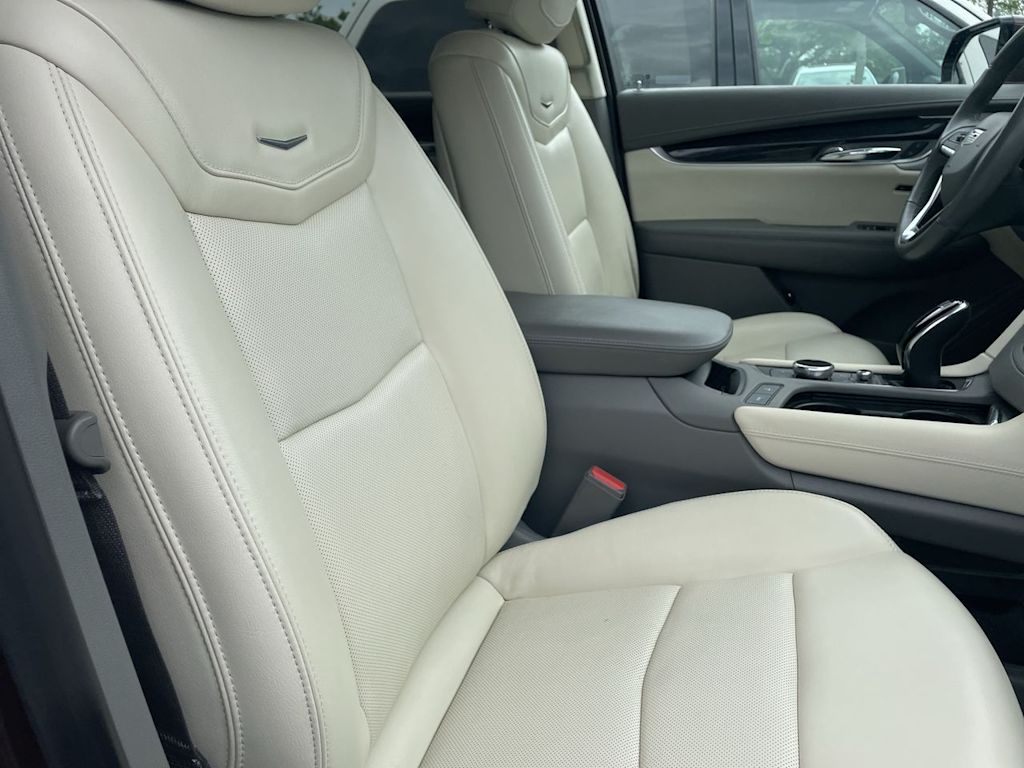 Thumbnail: 2022 Cadillac XT6 - 11