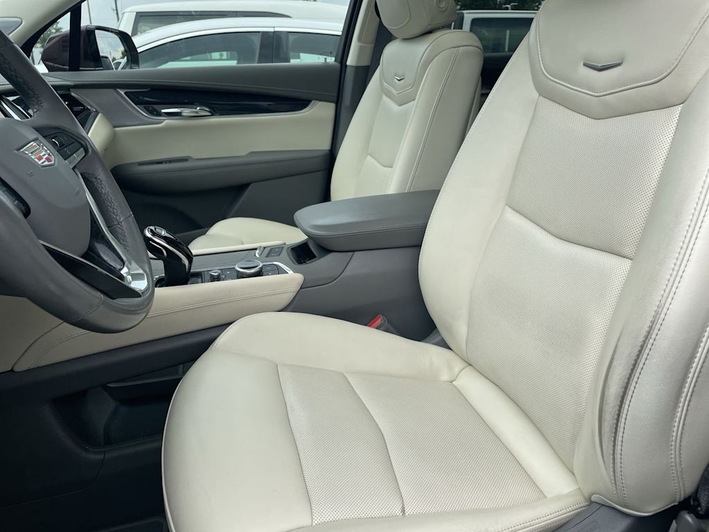Thumbnail: 2022 Cadillac XT6 - 10