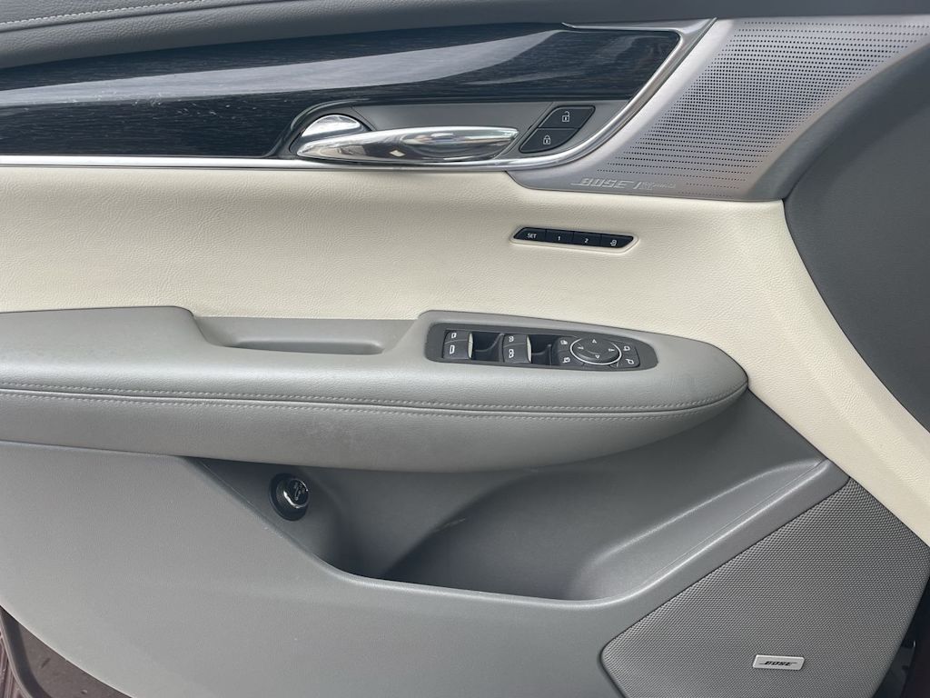 Thumbnail: 2022 Cadillac XT6 - 37