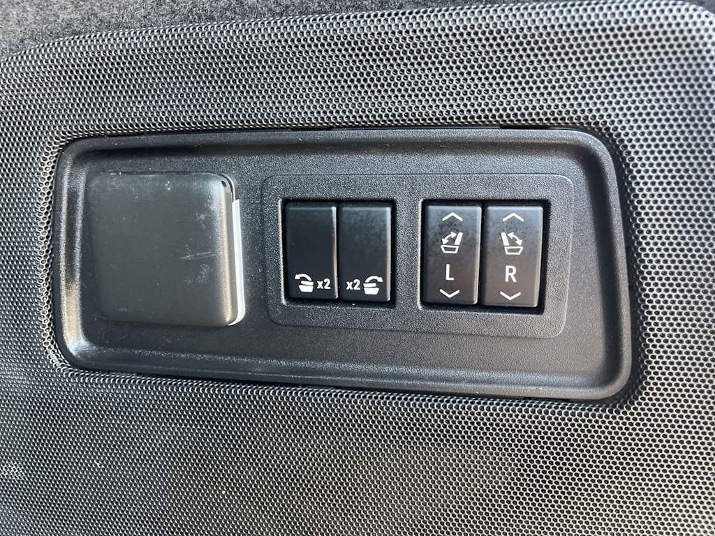 Thumbnail: 2021 Cadillac Escalade - 27