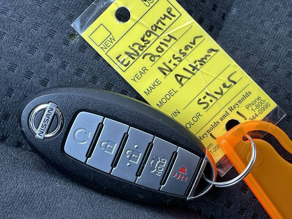 Thumbnail: 2014 Nissan Altima - 17