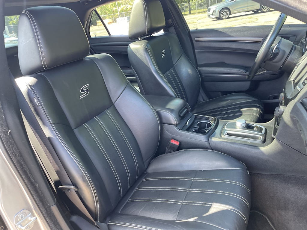 Thumbnail: 2016 Chrysler 300 - 11