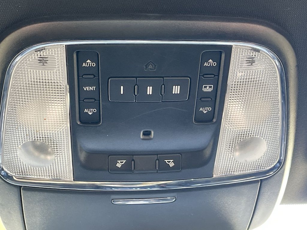 Thumbnail: 2016 Chrysler 300 - 33