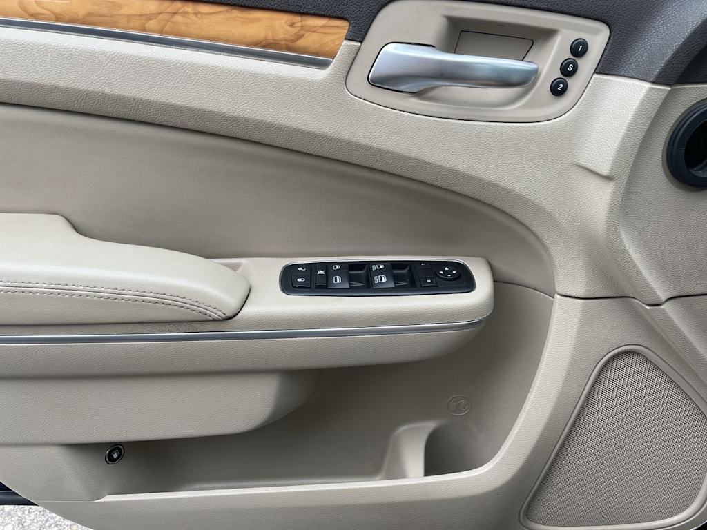 Thumbnail: 2014 Chrysler 300 - 38