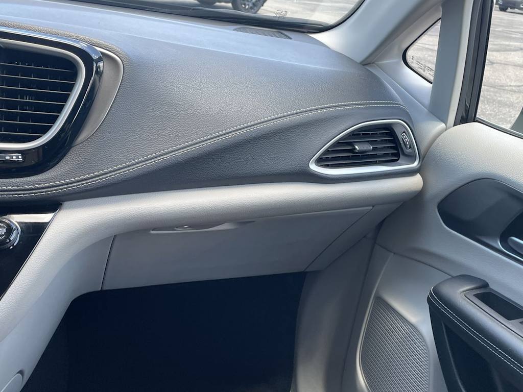 Thumbnail: 2024 Chrysler Pacifica - 25