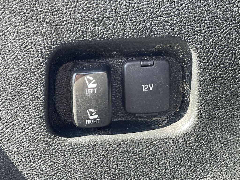 Thumbnail: 2018 Ford Edge - 25