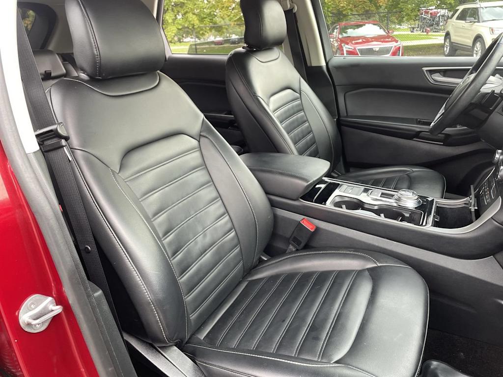 Thumbnail: 2019 Ford Edge - 10