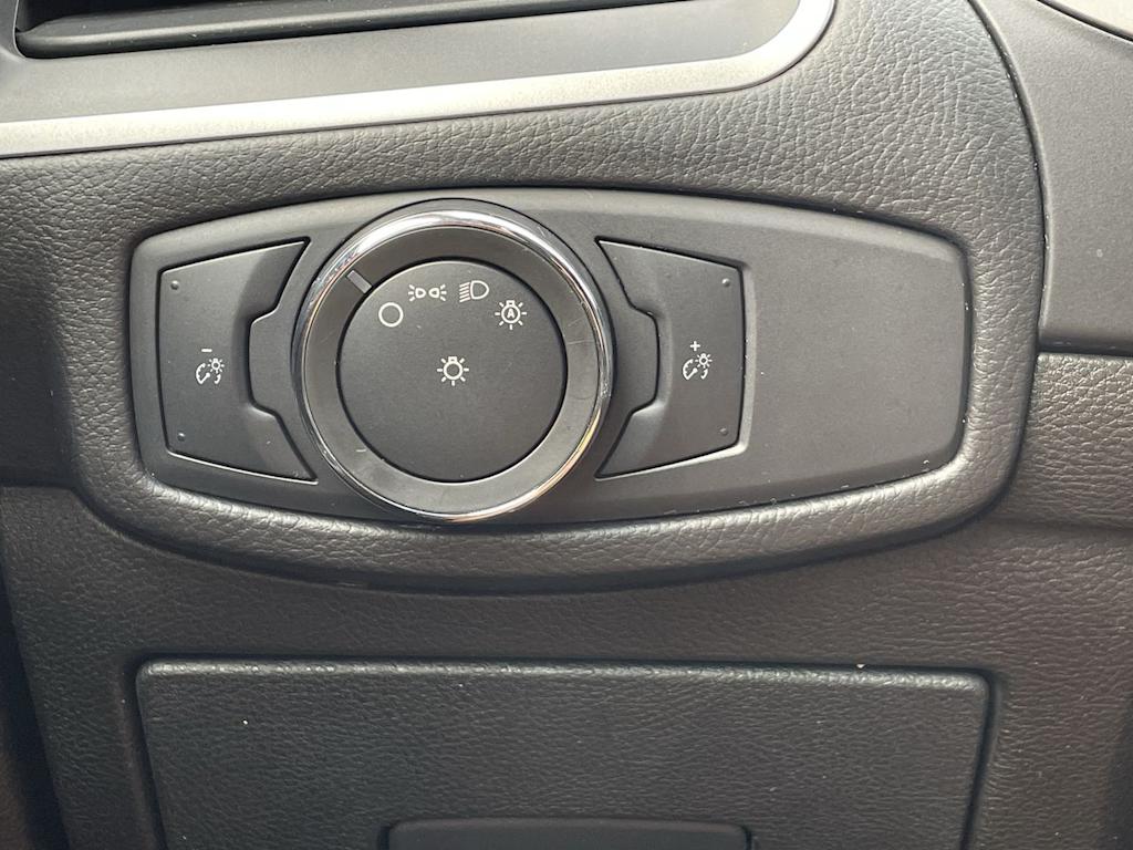 Thumbnail: 2016 Ford Edge - 32