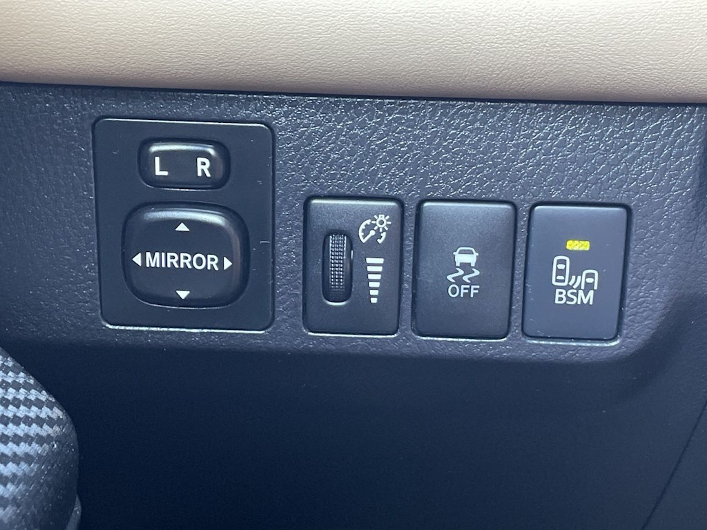Thumbnail: 2014 Toyota RAV4 - 34