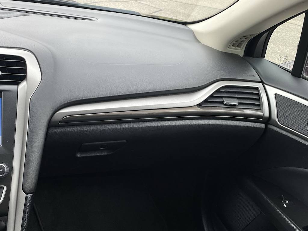 Thumbnail: 2017 Ford Fusion - 32