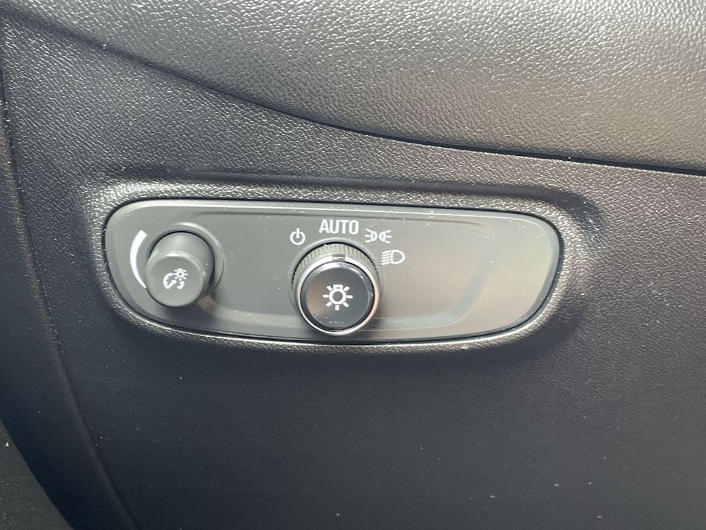 Thumbnail: 2018 Chevrolet Equinox - 32