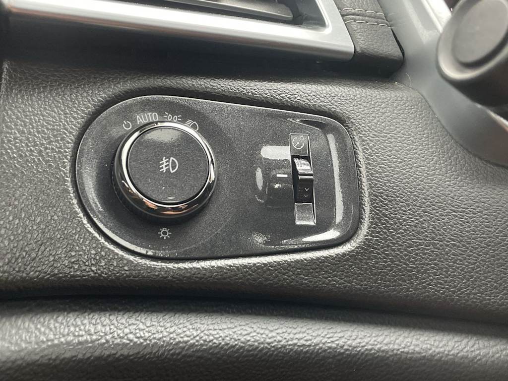 Thumbnail: 2016 Cadillac SRX - 34