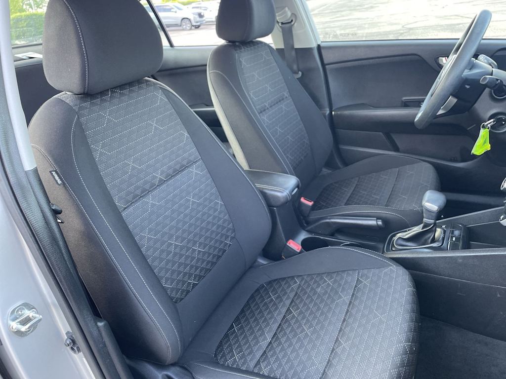 Thumbnail: 2020 Kia Rio - 10
