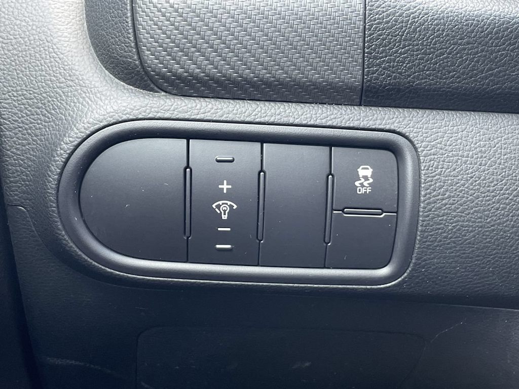 Thumbnail: 2018 Kia Forte - 29