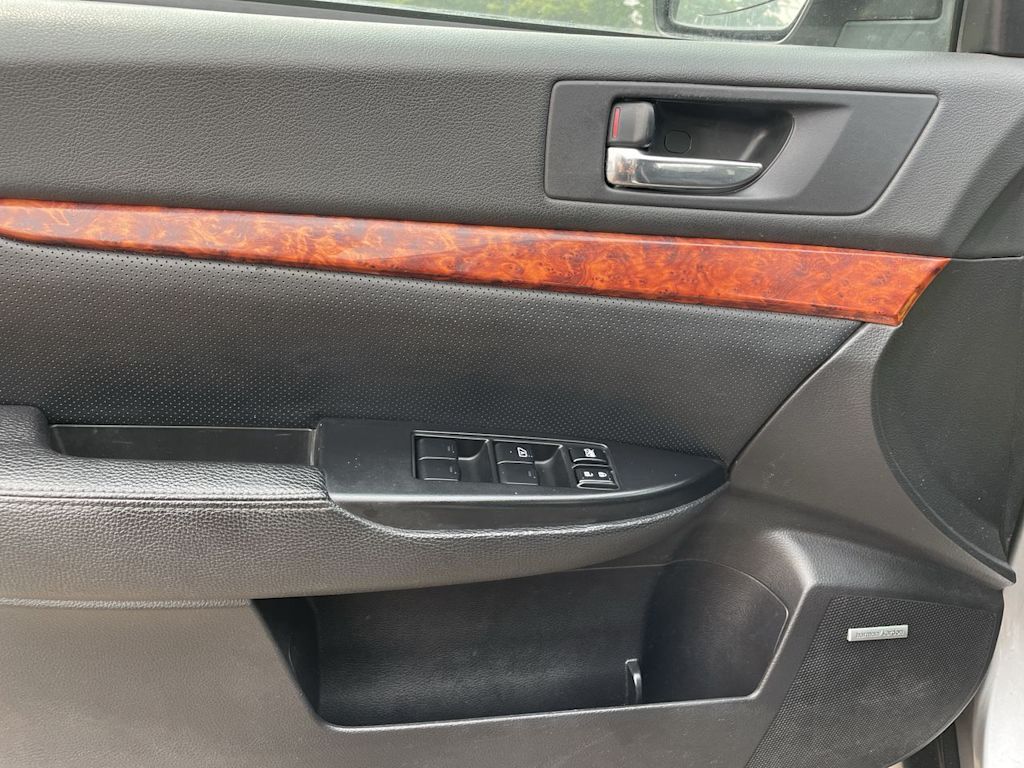 Thumbnail: 2011 Subaru Outback - 32