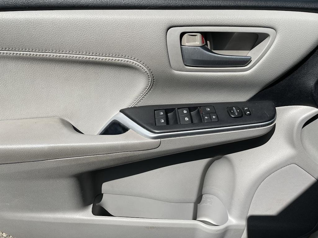 Thumbnail: 2015 Toyota Camry - 33
