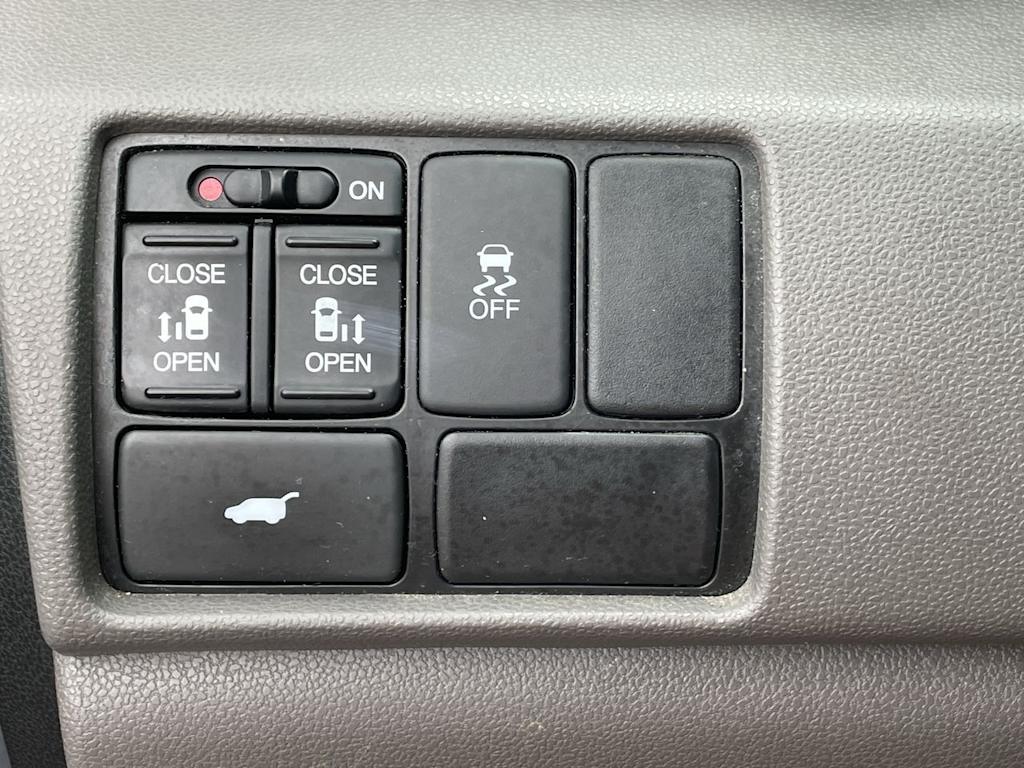 Thumbnail: 2013 Honda Odyssey - 31